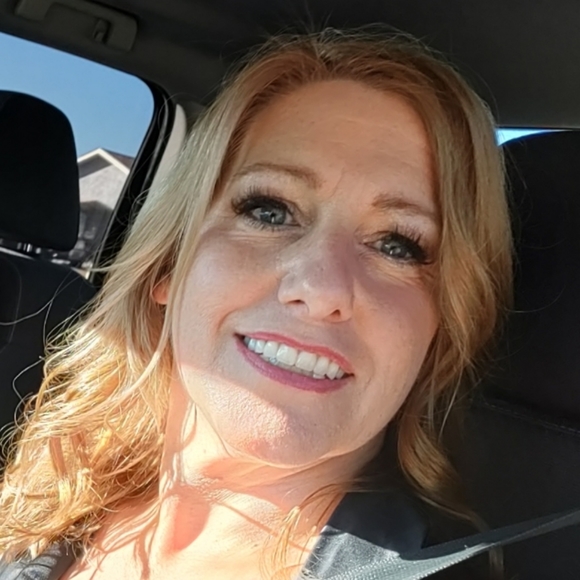 Meet your Posher, Jennifer - Picture 2 of 2